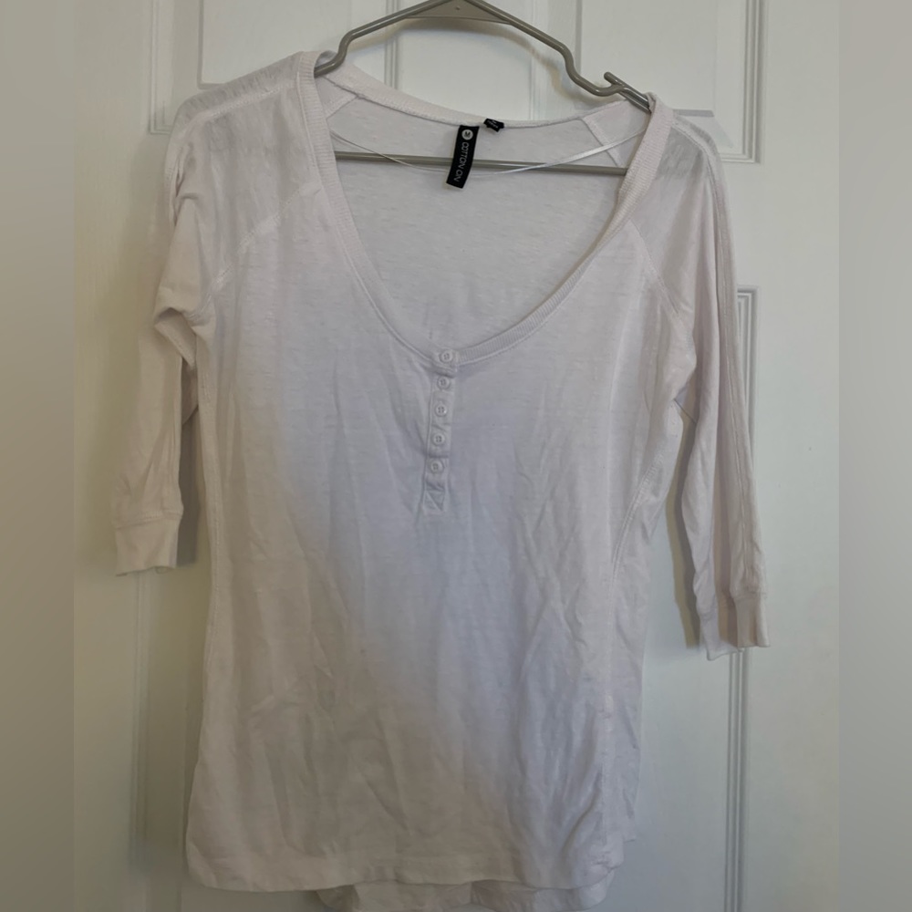 White 3/4 sleeve scoop neck top